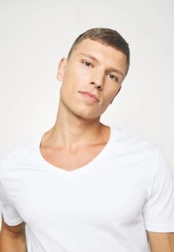 Pier One 2 PACK - T-Shirt Basic - White -Günstiges Mode Verkaufsgeschäft 2464778c5d314b51b098f8e722d959b0