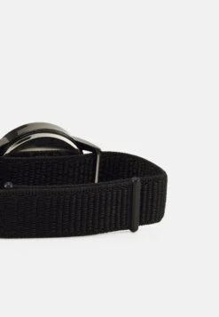 Pier One Digitaluhr - Black 8 Pier One Digitaluhr - Black -Günstiges Mode Verkaufsgeschäft 24dea72bb95a4cfc95daabd334d11f5a