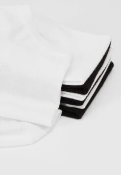 Pier One 7 PACK - Socken - White/black 8 Pier One 7 PACK - Socken - White/black -Günstiges Mode Verkaufsgeschäft 2c69c9ae8f494ad1b40f2ced9f1674eb