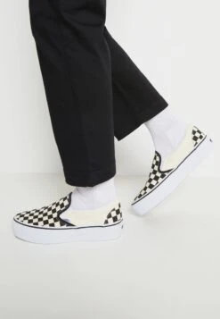 Vans UA CLASSIC SLIP-ON PLATFORM - Slipper - Black/white