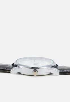 Pier One UNISEX - Uhr - Black 8 Pier One UNISEX - Uhr - Black -Günstiges Mode Verkaufsgeschäft 8310a8d6beeb42dfa6f09289ac50faa8