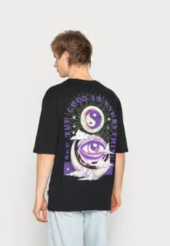 YOURTURN GOOD IN EVERYTHING GRAPHIC T-SHIRT UNISEX - T-Shirt Print - Black -Günstiges Mode Verkaufsgeschäft 8377ed20e29c42b49b3720afcb62c2a0 1