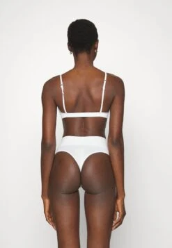 Spanx COTTON COMFORT THONG - String - White -Günstiges Mode Verkaufsgeschäft 9b28c97bf8e94f2984092d88bf8db33a