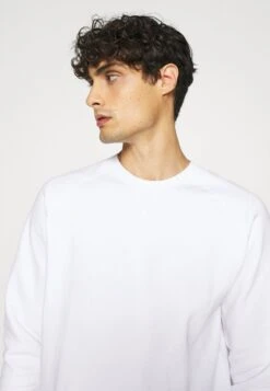 Pier One 2 PACK - Sweatshirt - White/black -Günstiges Mode Verkaufsgeschäft a5485bef5ad44f4282ce09e954d19f56