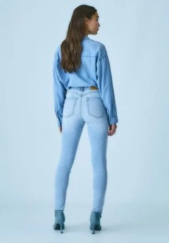 Stradivarius PUSH-UP - Jeans Skinny Fit - Light Blue Denim -Günstiges Mode Verkaufsgeschäft b45dad967b0f4c62a805020c28340f38