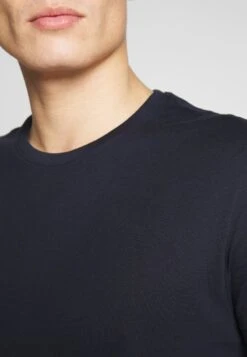 Pier One 2 PACK - T-Shirt Basic - White/dark Blue -Günstiges Mode Verkaufsgeschäft de6827f8d2cf4a2c856d09a9d7f8109d