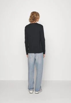 Pier One 5 PACK - Langarmshirt - White/dark Blue/black -Günstiges Mode Verkaufsgeschäft f535302a43fa4b80a1a3b6c44bddcdfe