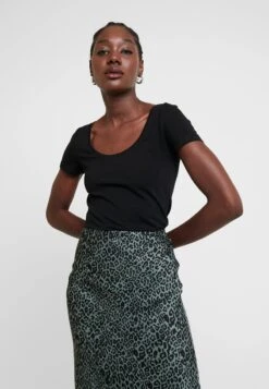 Anna Field 2 PACK - T-Shirt Basic - Black -Günstiges Mode Verkaufsgeschäft f8f858ed20b24789b8019797588fb528