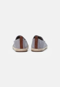 Pier One RENA ESPADRILLE UNISEX - Espadrille - Light Grey -Günstiges Mode Verkaufsgeschäft fe23b761b30844ac92e7eccfef327beb